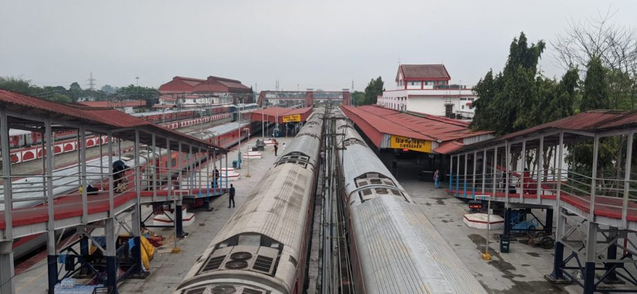 Trains in Dibrugarh Station