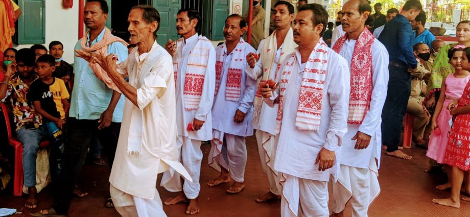No Jeans, T-Shirt Or Leggings: Teachers In Assam Will Follow Proper Dress  Code in Schools